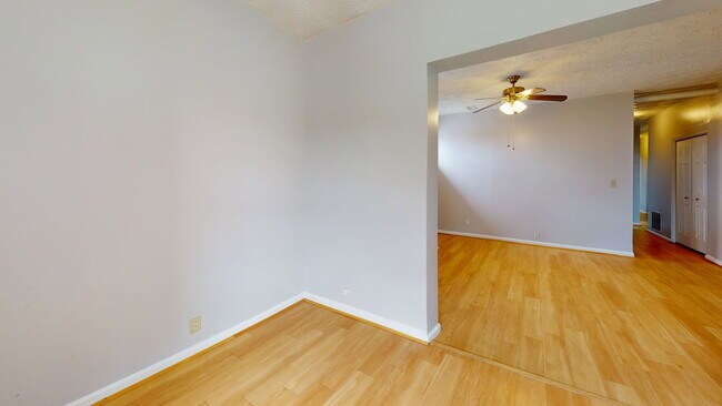 Foto del edificio - 2610 Woodburn Ave