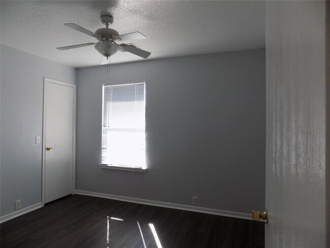 Building Photo - 2602 Eldridge Park Way