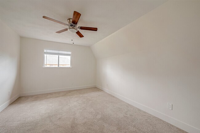 Foto del edificio - 934 Goldfinch Ave