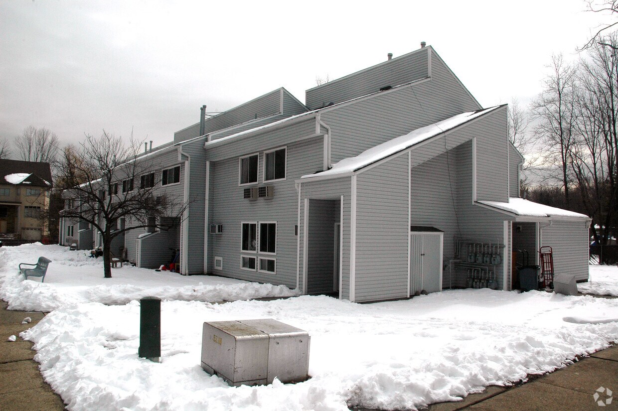 Building Photo - 707 Wilson Ave
