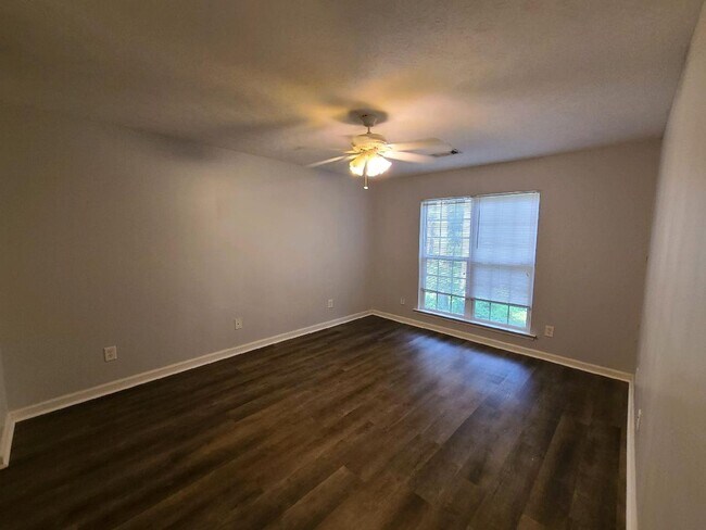Building Photo - 3 Bedroom 2 Bath Duplex in Harris County