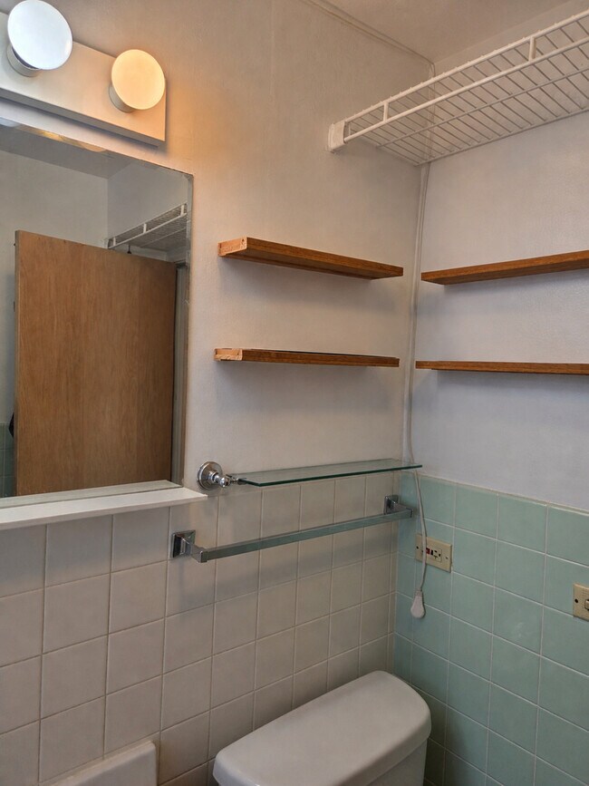 Foto del edificio - 6910 N Rosemary Ln