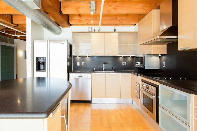 Building Photo - 650 DELANCEY St