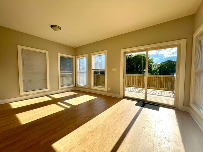 Foto del edificio - Room in House on S Webb St