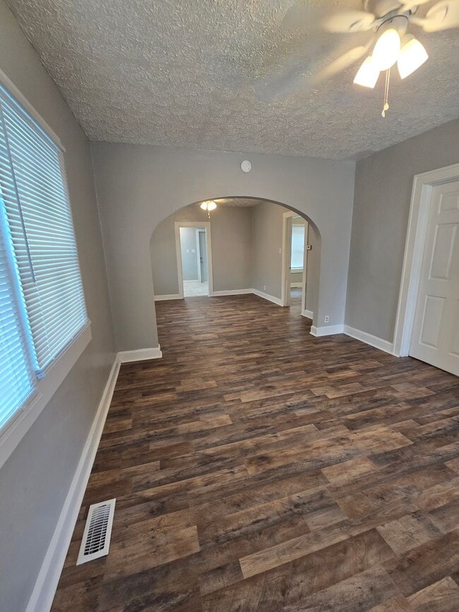 Photo - Spacious Two Bedroom Single Family Near 10th and Belmont Ave House