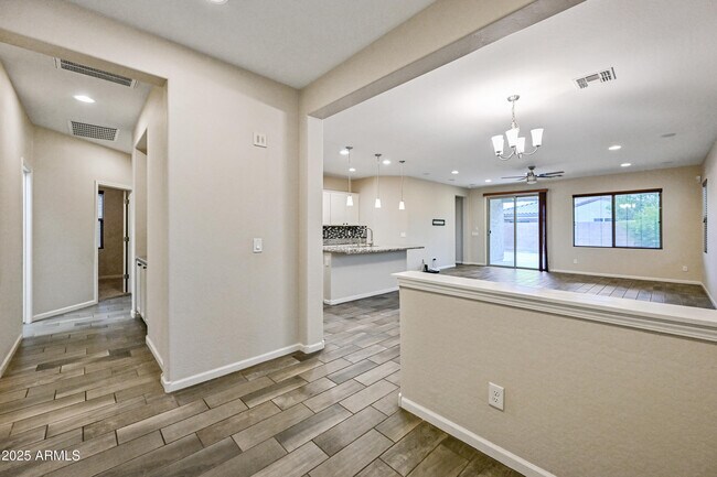 Foto del edificio - 12243 W Briles Rd