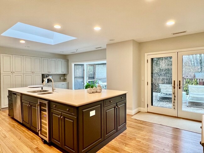 Building Photo - 326 Ponus Ridge Rd