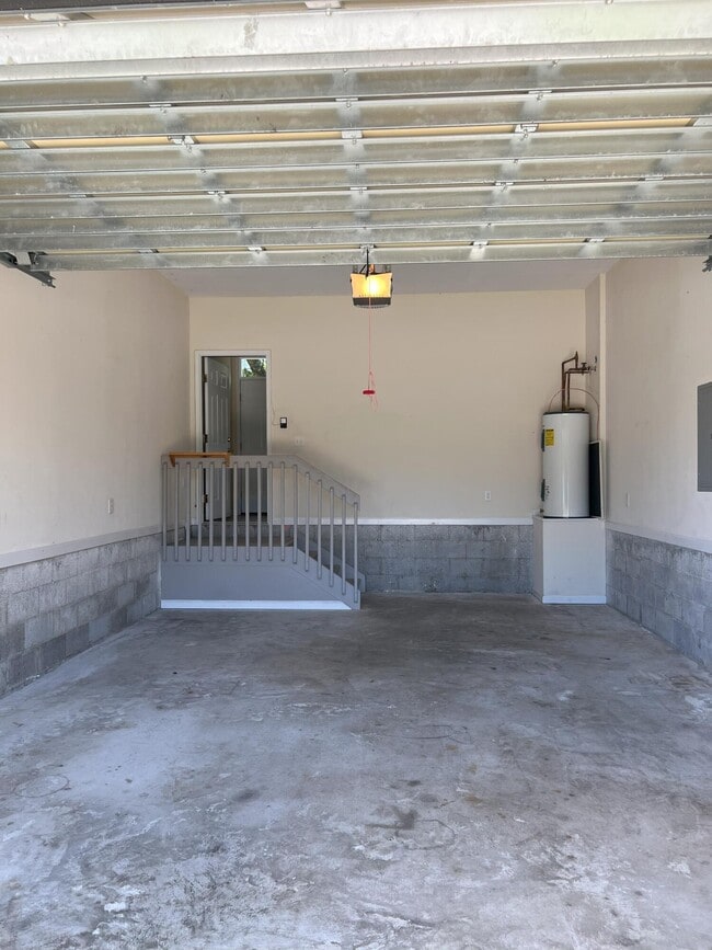 Building Photo - 1147 N Bayshore Dr