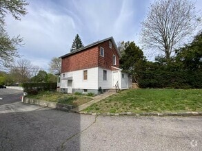 Building Photo - 6 Pulaski Pl
