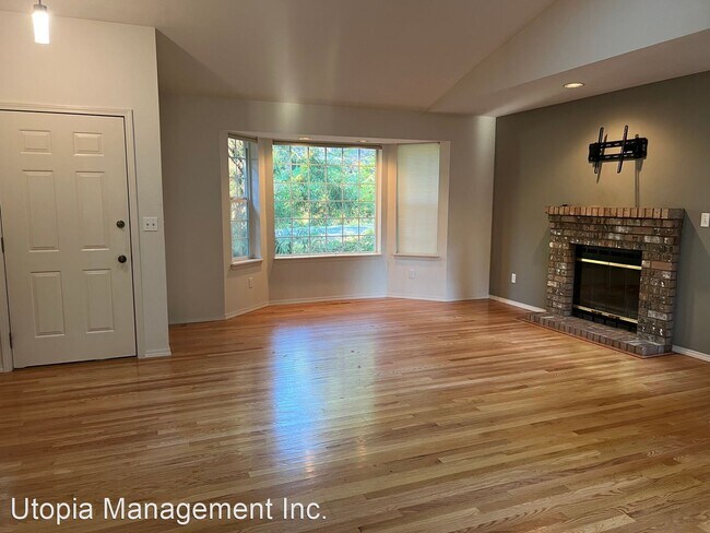 Building Photo - 3 br, 2.5 bath House - 5 Horseshoe Circle