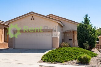 Building Photo - 2313 Delfinio Dr SE