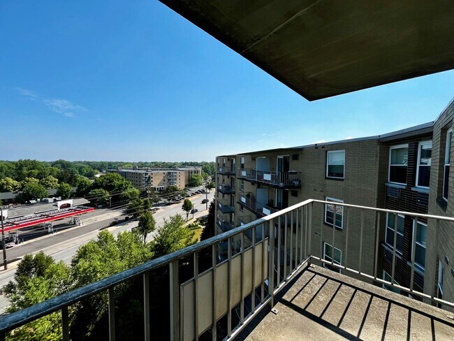 Interior Photo - 200 West Apartments