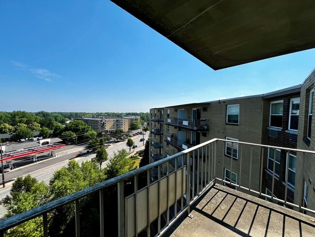 Interior Photo - 200 West Apartments