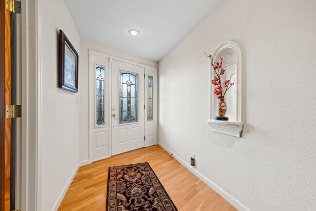 Foto del edificio - Breathtaking Views & Luxurious Furnished Rental in Oakmont's 55+ Community!