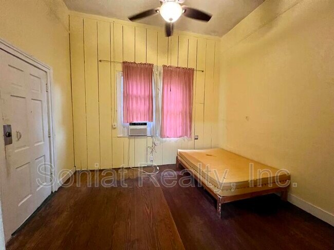 Foto del edificio - 619 St Philip St