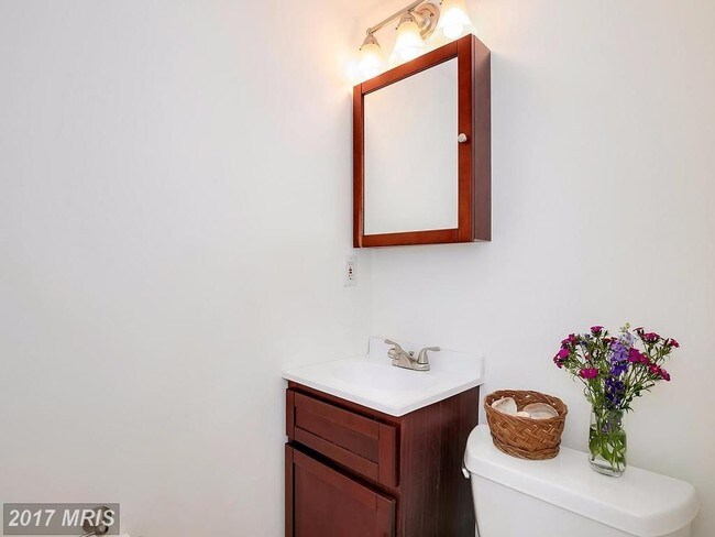 Bath - 619 N Henry St