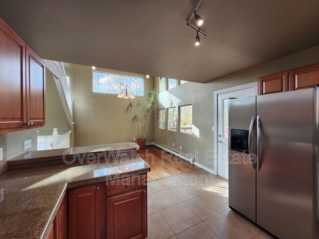 Building Photo - 2435 Clements Dr