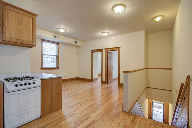 Foto del edificio - 613 W Briar Pl