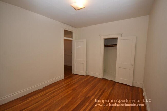 Building Photo - 1350 Comm.Ave. Unit 8