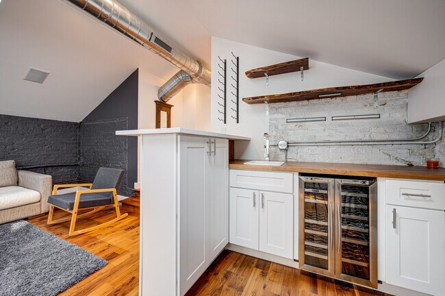 Foto del edificio - 1519 W Superior St