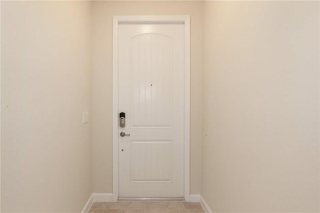 Building Photo - 9590 Town Parc Cir S