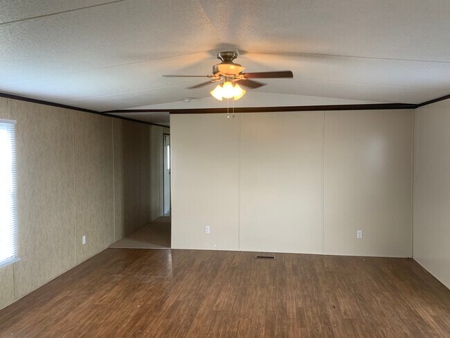 Foto del edificio - 3 bedroom 2 bath $750 a month