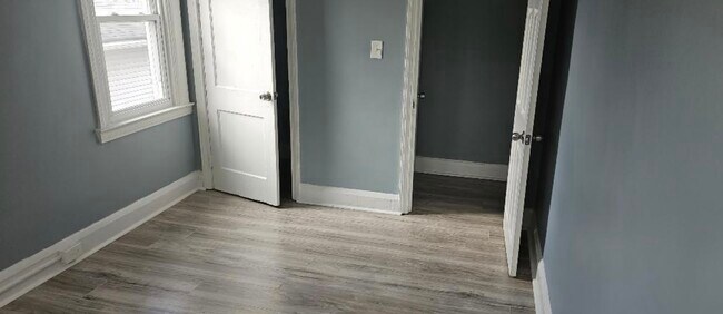 Building Photo - 3023 Oakford Ave