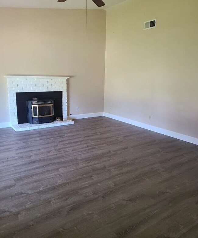 Foto del edificio - 4901 Autumntree Ct