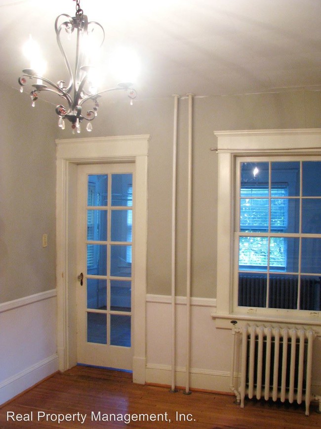 Interior Photo - 432 3rd St NE