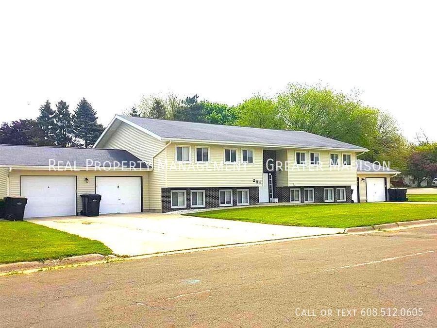 Primary Photo - Great Deforest apartment with a garage and...