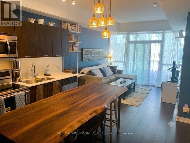 Building Photo - 20 Bruyeres Mews