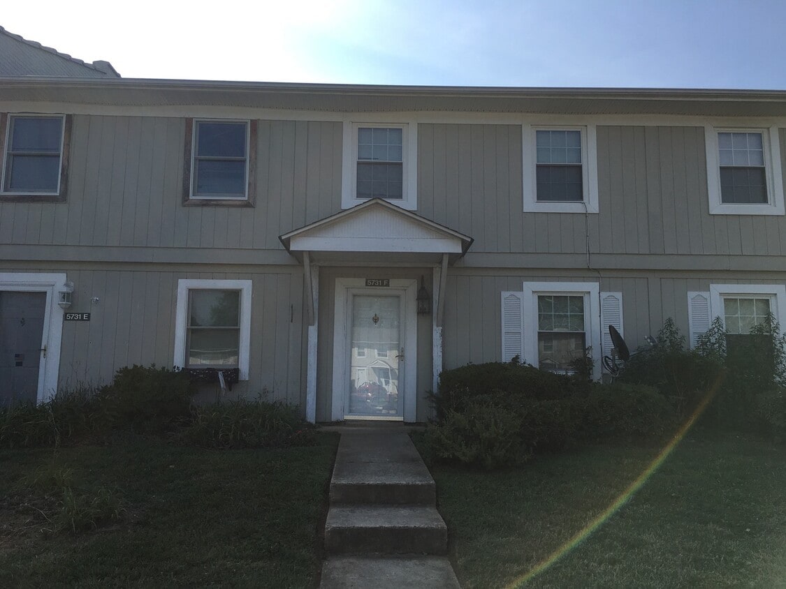 Primary Photo - Beautiful Updated 2 BR/ 2.5 BA Near Wendover!