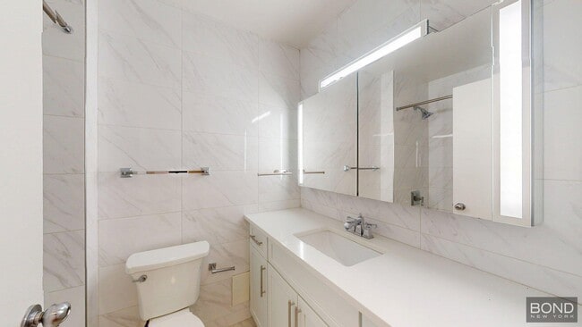 Building Photo - 247 W 87th St
