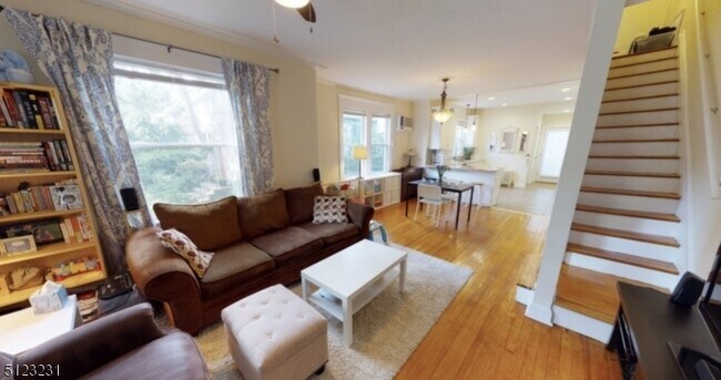 Foto del edificio - 61 Dunnell Rd