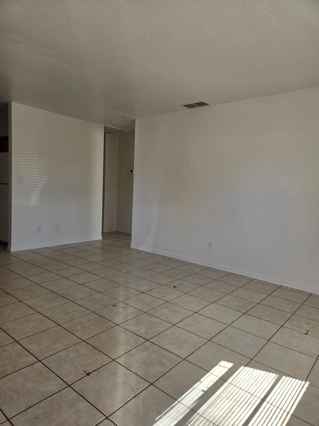 Building Photo - 7652 Chase Rd