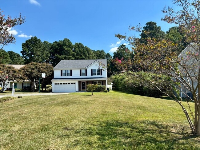 Building Photo - Room to Breathe! 5 Bedroom Home in Desirab...