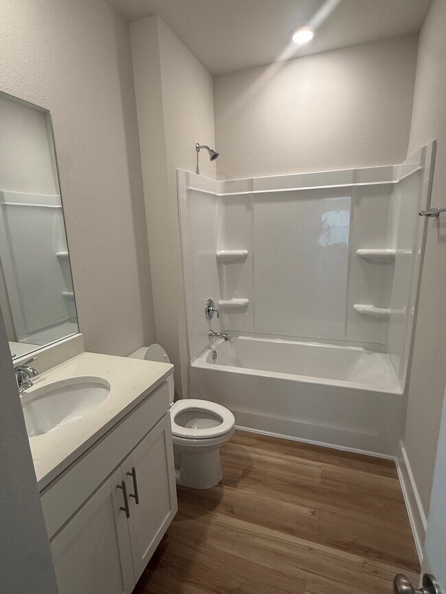 Foto del edificio - 676 Overland Dr