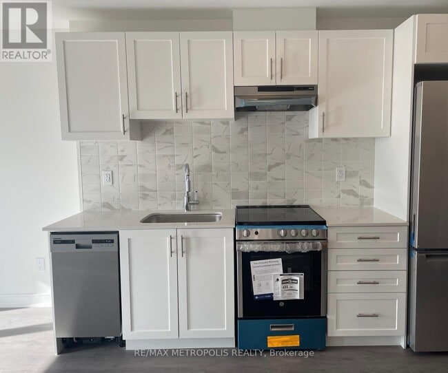 Building Photo - 715 Davis Dr