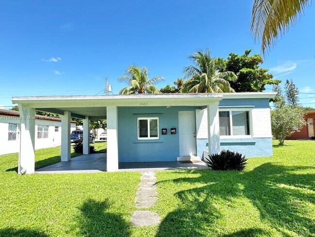 Foto del edificio - 2063 NE 169th St