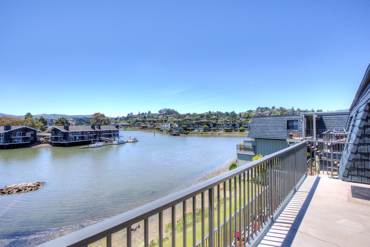 Foto principal - 8 Greenwood Cove Dr