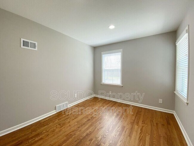 Building Photo - 5320 W 71st St