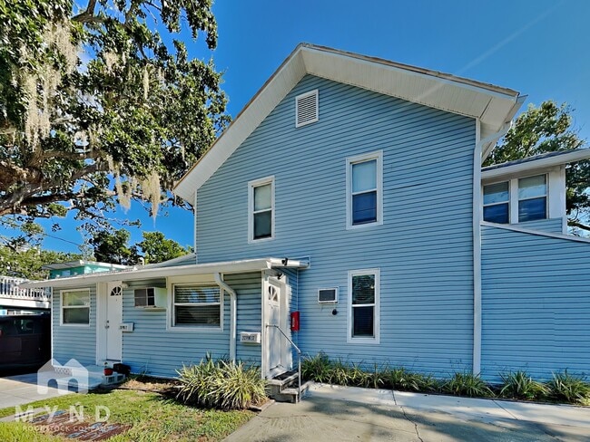 Building Photo - 212 Pine St