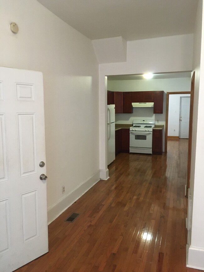 Foto del edificio - 2932 W Girard Ave
