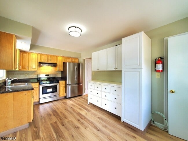 Building Photo - 708A-A-708 Farrand St