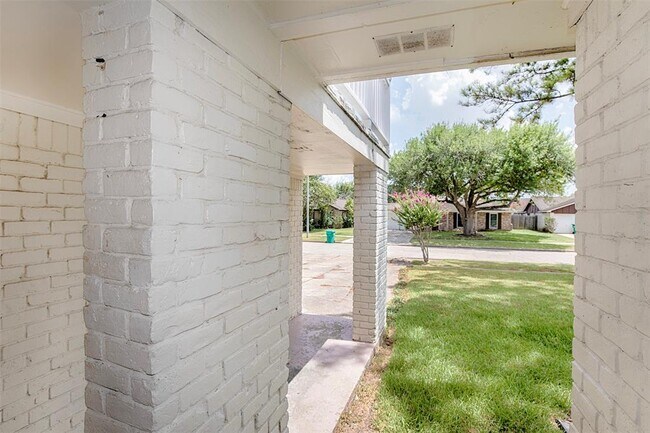 Building Photo - 10614 Sagewillow Ln