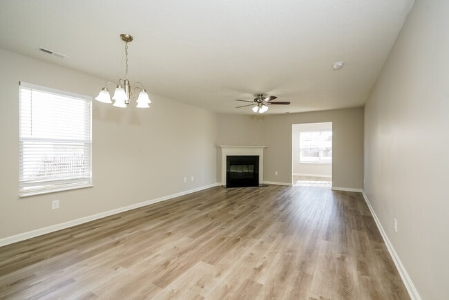 Foto del edificio - 4629 Plowman Dr