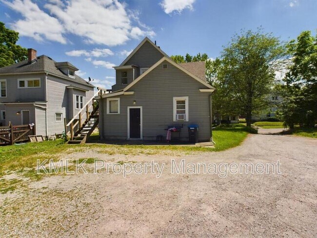 Building Photo - 493 Gage St