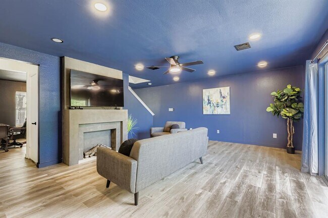 Foto del edificio - 1202 Hughmont Dr