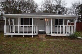 Building Photo - 141 W Rossview Rd