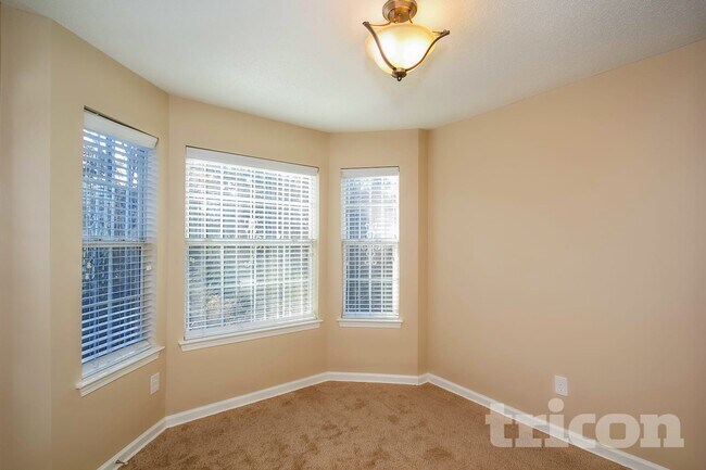 Foto del edificio - 2040 Smithfield Ave